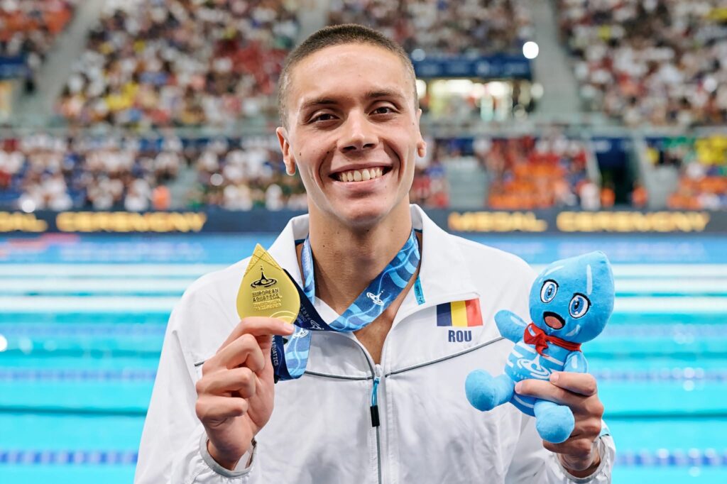 David Popovici stabilește noi standarde în înotul mondial cu aurul european la Paris