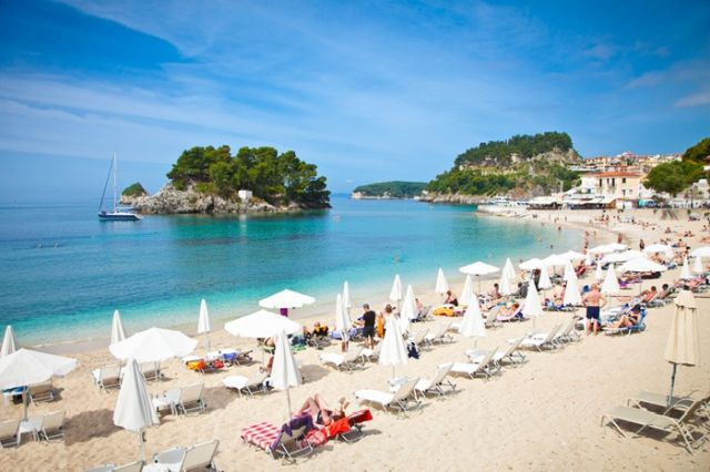 Diversitatea Plajelor din Grecia: Cum să Alegi Destinația Ideală