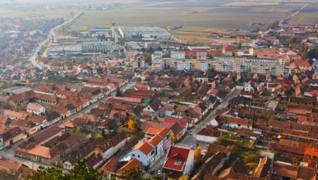 Fonduri de peste 1,2 milioane de lei alocate pentru modernizarea canalizării pluviale în Râșnov. Proiectul include două străzi