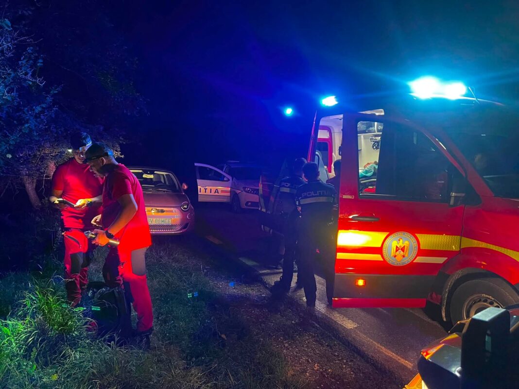 FOTO Turist salvat de salvamontiști după o cădere de 10 metri pe un traseu dificil din Piatra Craiului