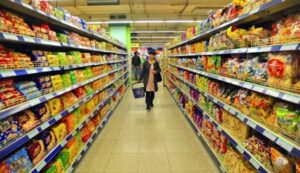 În 2025, românii au cheltuit peste 42 de miliarde de euro în marile lanțuri de retail