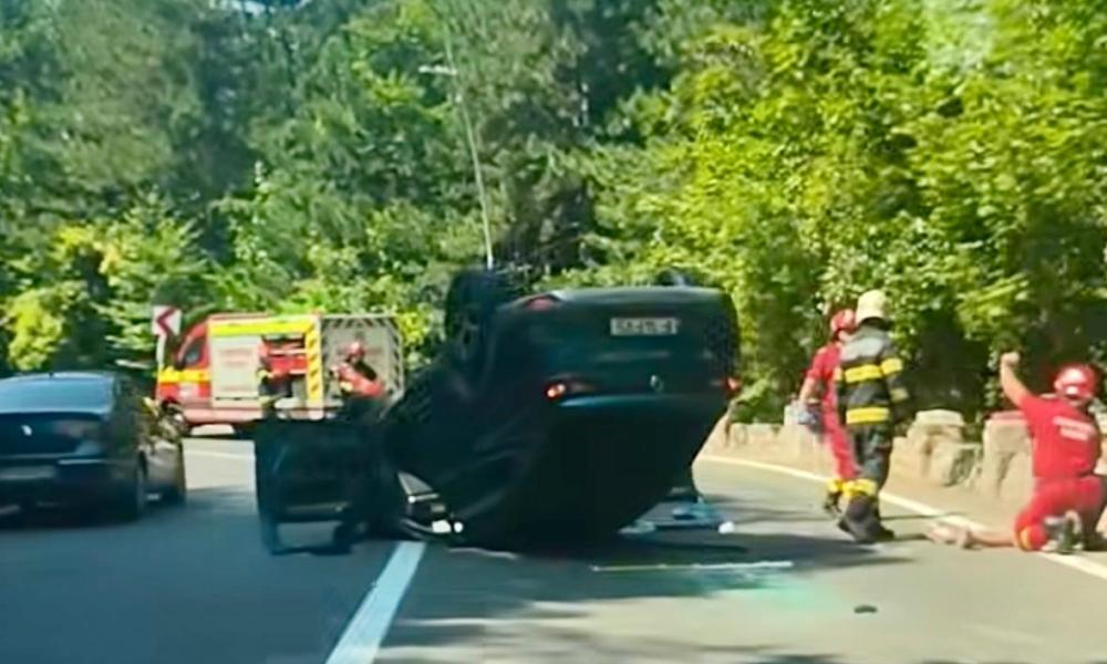 Incident rutier grav pe Drumul Poienii: Autoturism răsturnat