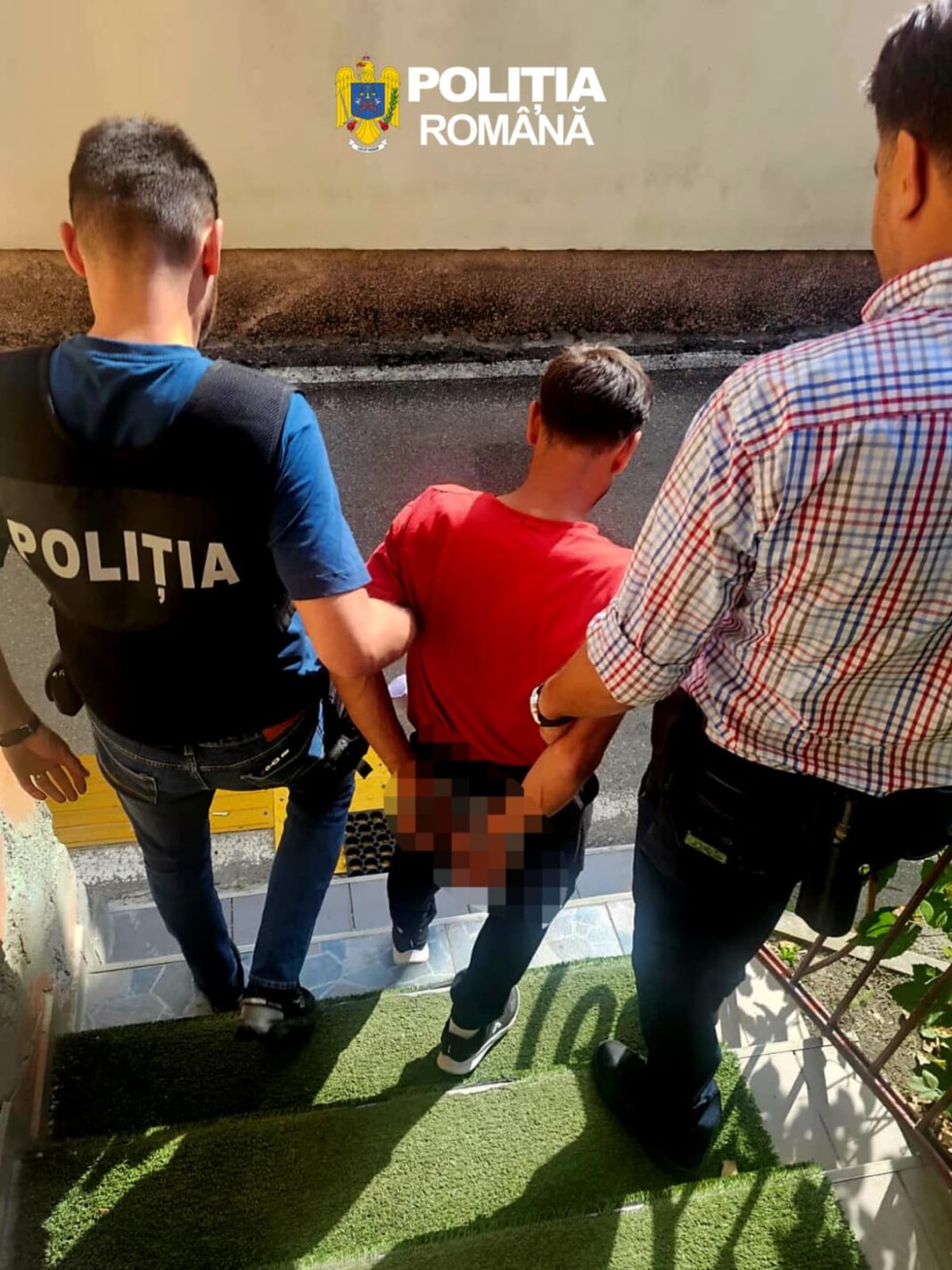 Individ reținut după ce a sustras aproape 10.000 de lei dintr-o sală de jocuri din Râșnov. Hoțul a profitat de lipsa de atenție a angajatei
