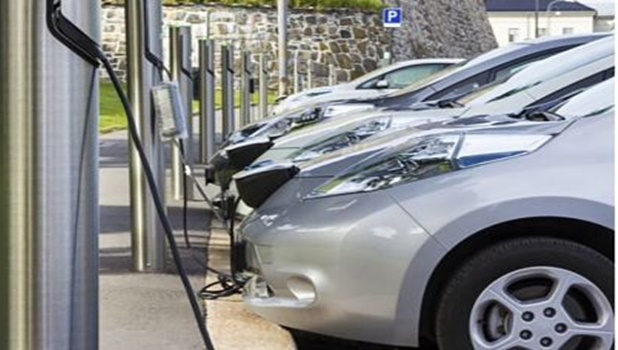 Investiție de peste 1 milion de lei în Ghimbav pentru un oraș mai „electric” – stații de încărcare, camere de supraveghere și senzori de parcare