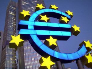 Isărescu: „Vom adopta euro când societatea românească va fi pregătită”