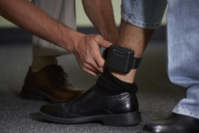 Monitorizare electronică și ordin de protecție pentru un tânăr suspect de amenințări în comuna Augustin