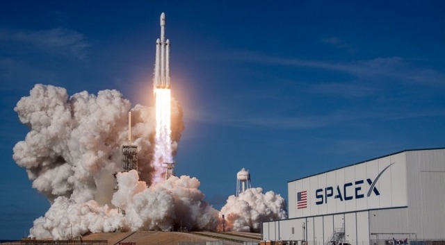 O rachetă SpaceX necontrolată va impacta Luna cu o viteză de peste 8.700 km/h. Cercetătorii anticipează efectele