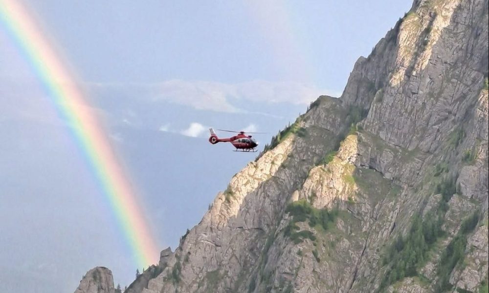 Operațiune de salvare dramatică în Bușteni: Doi alpiniști germani, recuperați prin troliere după ce au rămas blocați în Bucegi