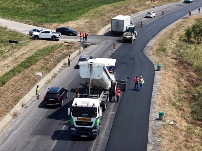 Progres semnificativ în asfaltarea DN 1 între Brașov și Făgăraș: Lucrările continuă și vinerea pentru a reduce restricțiile. Consultă programul actualizat și rutele alternative