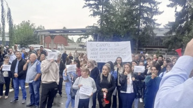 Protest spontan la Carfil Brașov: Muncitorii solicită plata salariilor