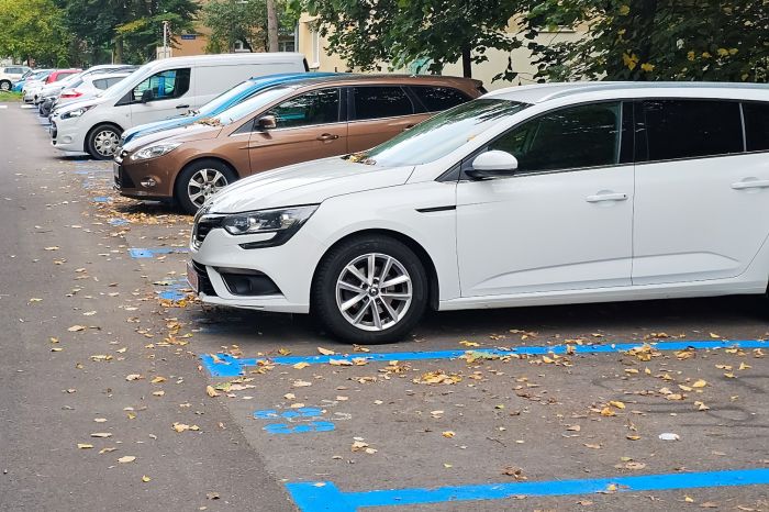 Reguli de parcare revizuite de autoritățile din Sfântu Gheorghe