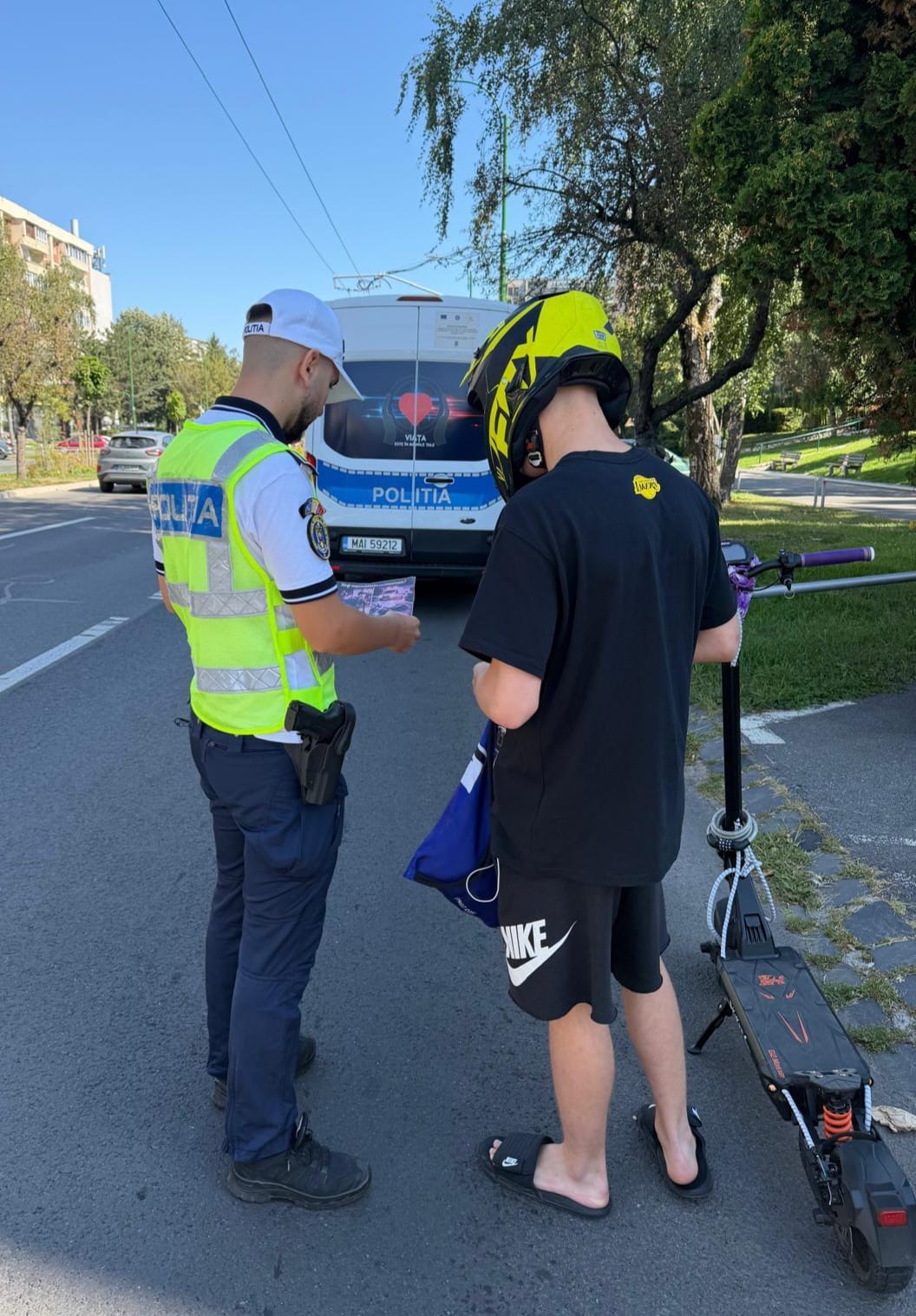 Regulile de circulație, ignorate de unii pietoni, bicicliști și trotinetiști. Poliția a aplicat 180 de sancțiuni într-o singură zi