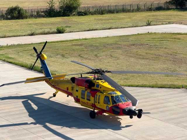 România sprijină Serbia în lupta împotriva incendiilor cu elicopterul Black Hawk al MAI, în prima sa misiune internațională