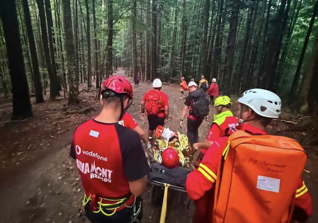 Salvamont Brașov în acțiune: Două intervenții simultane pentru turiști accidentați în Munții Făgăraș și Ciucaș