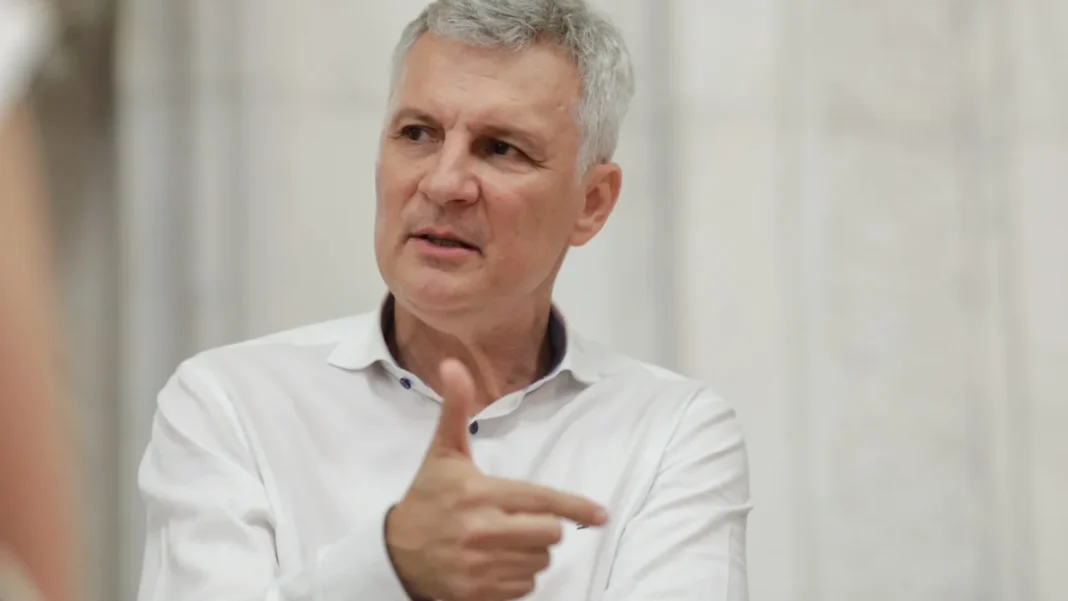Senatorul anonim ripostează la acuzațiile lui Fritz: „Diferența dintre vorbe goale și fapte”