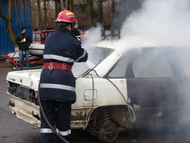 Tragedie pe DN 1A: Persoană găsită carbonizată într-un autoturism incendiat