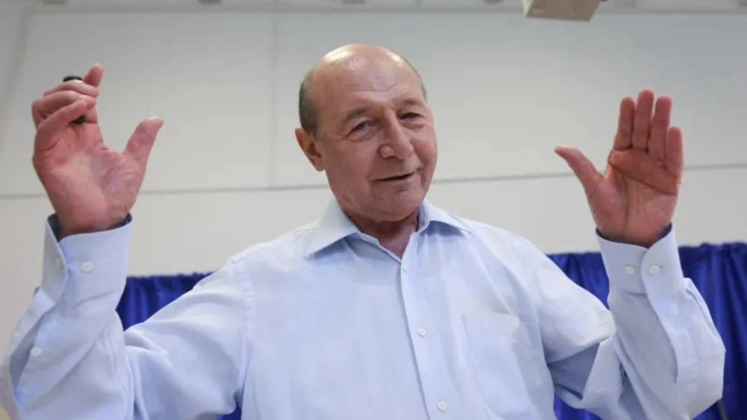 Traian Băsescu avertizează asupra impactului economic al deciziilor guvernamentale: ‘Ne îndreptăm spre dobânzi inacceptabile’