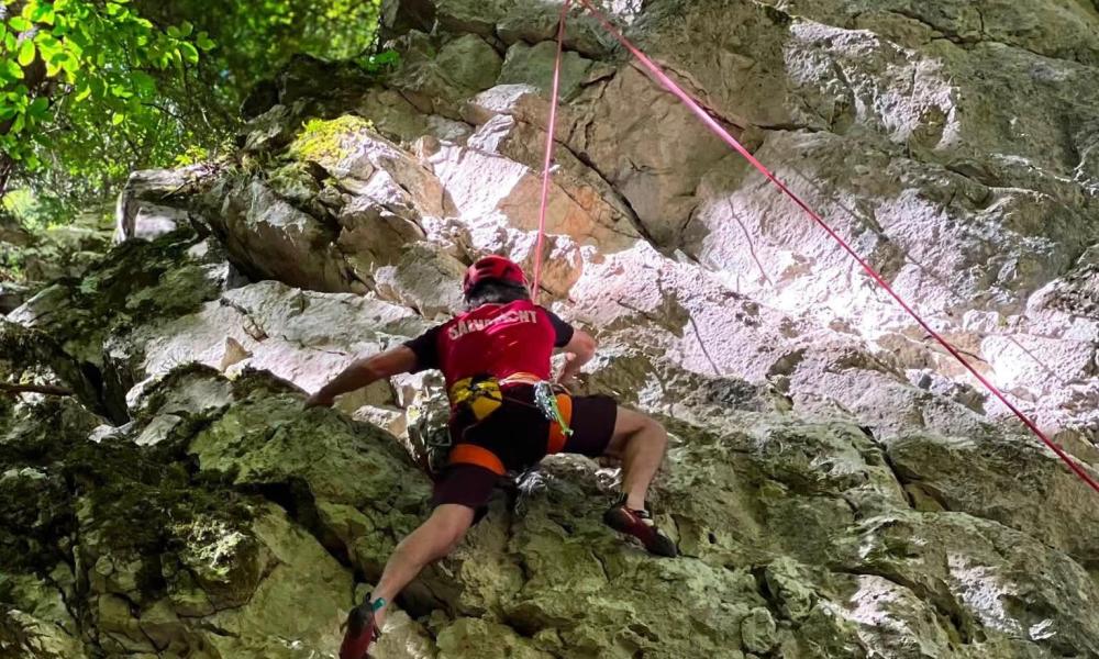 „Trifoi cu 4 foi” inaugurează un nou traseu de escaladă în Prăpăstiile Zărneștilor