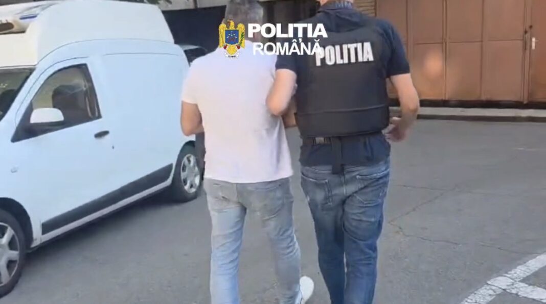 VIDEO. Captură internațională la Predeal: Un egiptean urmărit de autoritățile italiene pentru lipsire de libertate și șantaj, reținut de polițiști