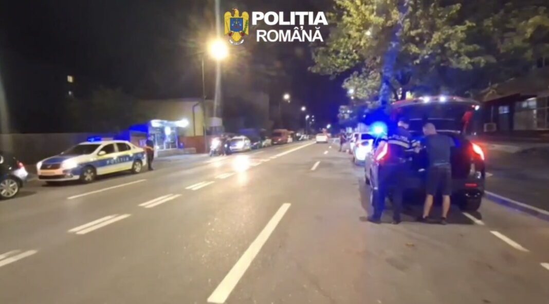 VIDEO. Control nocturn în Brașov: Verificări ample asupra a peste 200 de persoane și vehicule, permise și certificate reținute