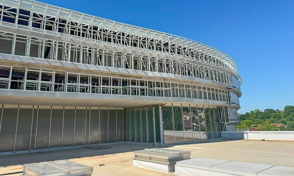 VIDEO/ Cseke Attila inspectează progresul lucrărilor la Sala Polivalentă din Brașov: construcția este realizată în proporție de 70%