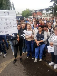 Ziua a treia de proteste la CARFIL SA Brașov: Angajații cer plata salariilor și comenzi sigure pentru companie