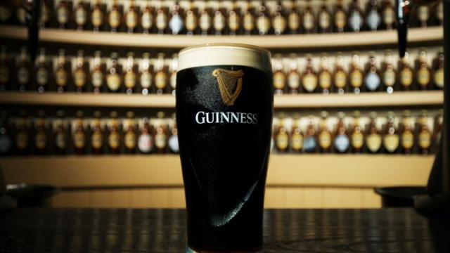 Aproximativ 800 de butoaie de Guinness sustrase dintr-un depozit din Anglia