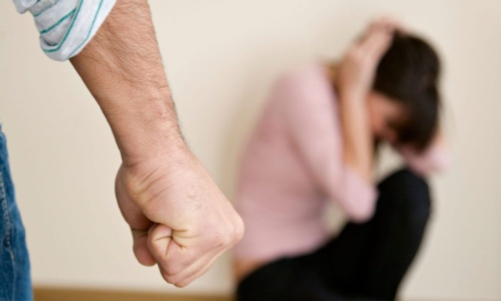 Bărbat din Făgăraș sub supraveghere electronică după agresarea concubinei