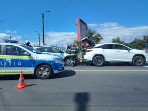 Coliziune pe strada Stadionului din Brașov: Două autoturisme implicate (FOTO)
