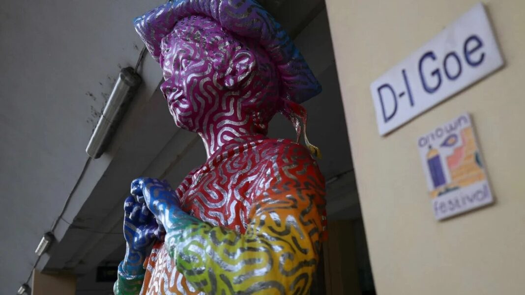 Controverse și critici privind statuia Domnului Goe