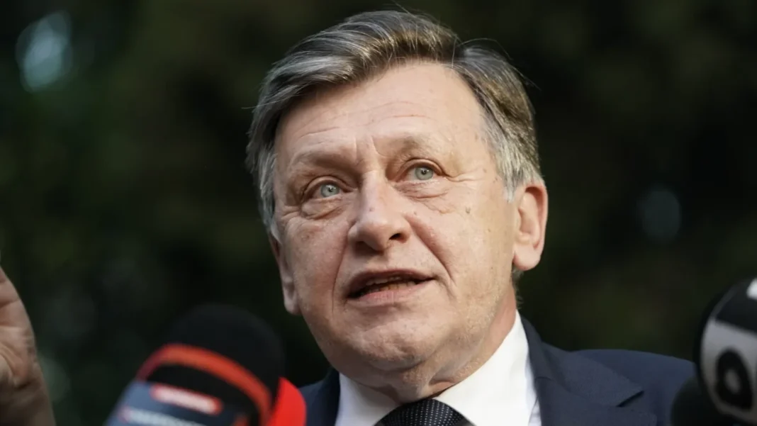 Crin Antonescu propune premierul Alexandru Nazare