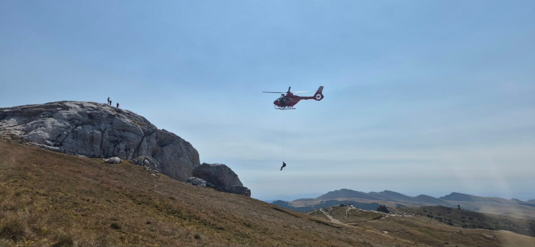 Echipa Salvamont Brașov se extinde pentru misiuni aeriene. Un nou salvator pregătit pentru intervenții cu elicopterul