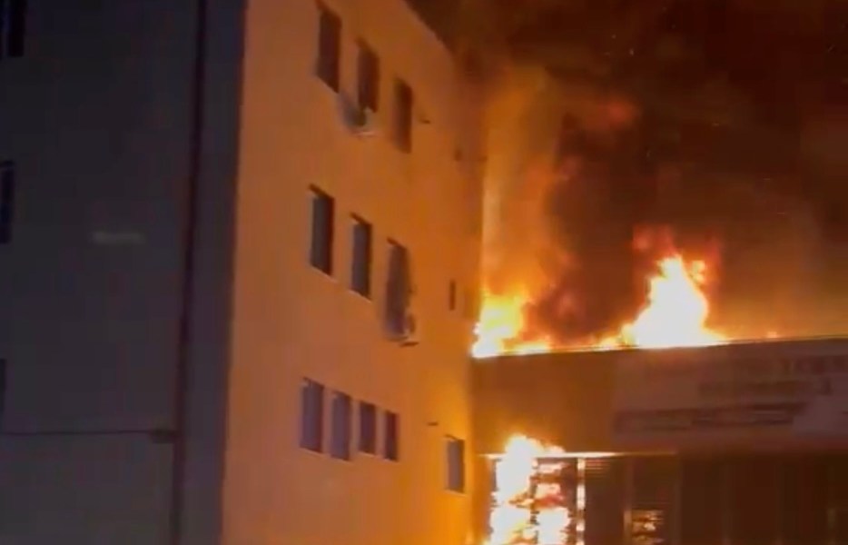 Flăcări devastatoare la Brașov: O hală de 1.000 de metri pătrați mistuită de incendiu