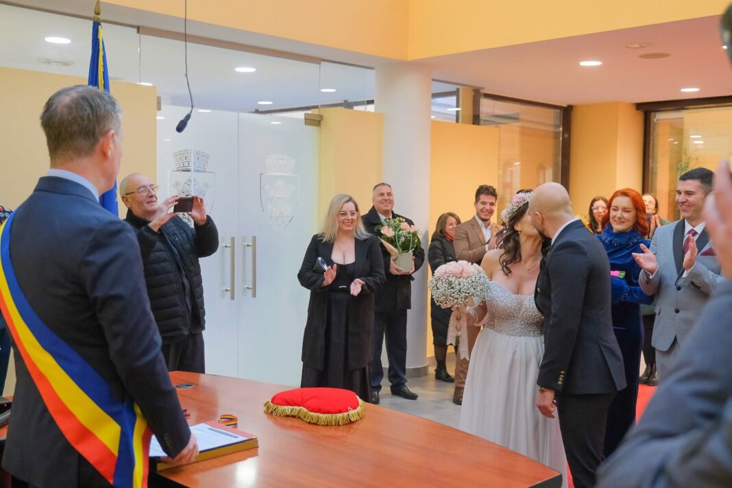 Modernizări de 900.000 de lei pentru confortul mirilor la Primăria Brașov