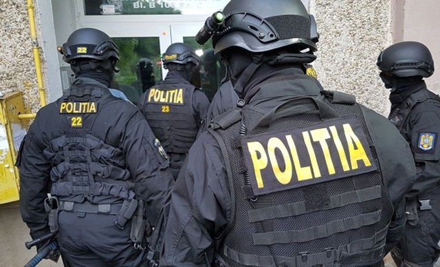 Operațiune amplă de destructurare a unei rețele de fraudă cu aparate self-service: 24 de percheziții și 15 suspecți audiați