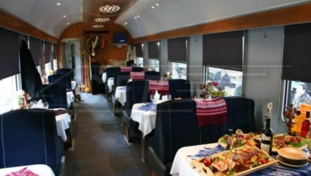 Vagon-bar prezent în trenurile către Brașov. CFR Călători a redistribuit vagoanele după sezonul estival
