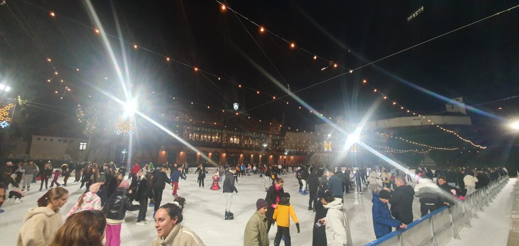 Brașovul Redeschide Patinoarul Olimpia cu Decoruri Luminoase