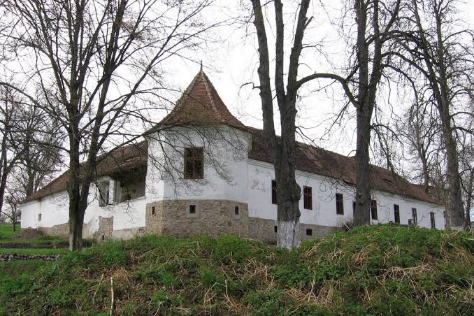 Castelul Guthman Valenta, Restaurat cu Sarcini Clare
