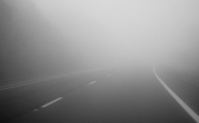 Ceață densă afectează traficul în 17 județe