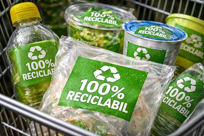 Coca-Cola, Nestle și Danone schimbă etichetele de reciclare