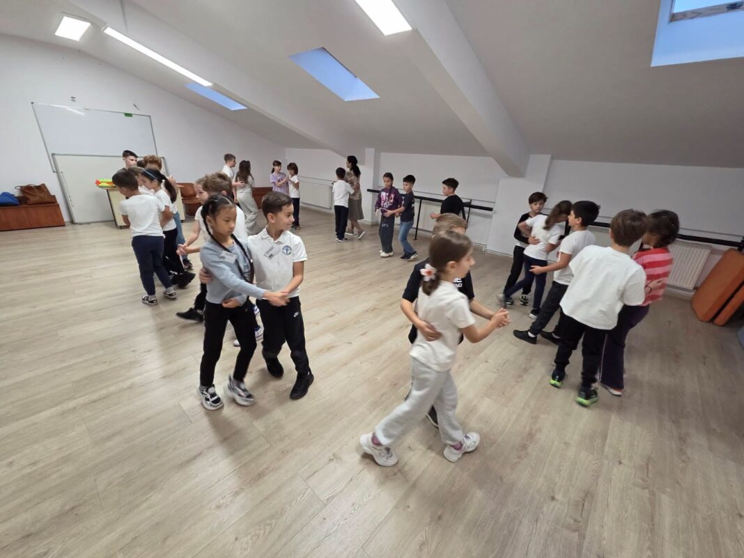 Dansul Romana Revine la Brașov