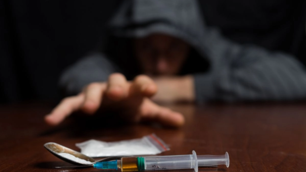 Dezincriminarea drogurilor, propusă de PNL și USR