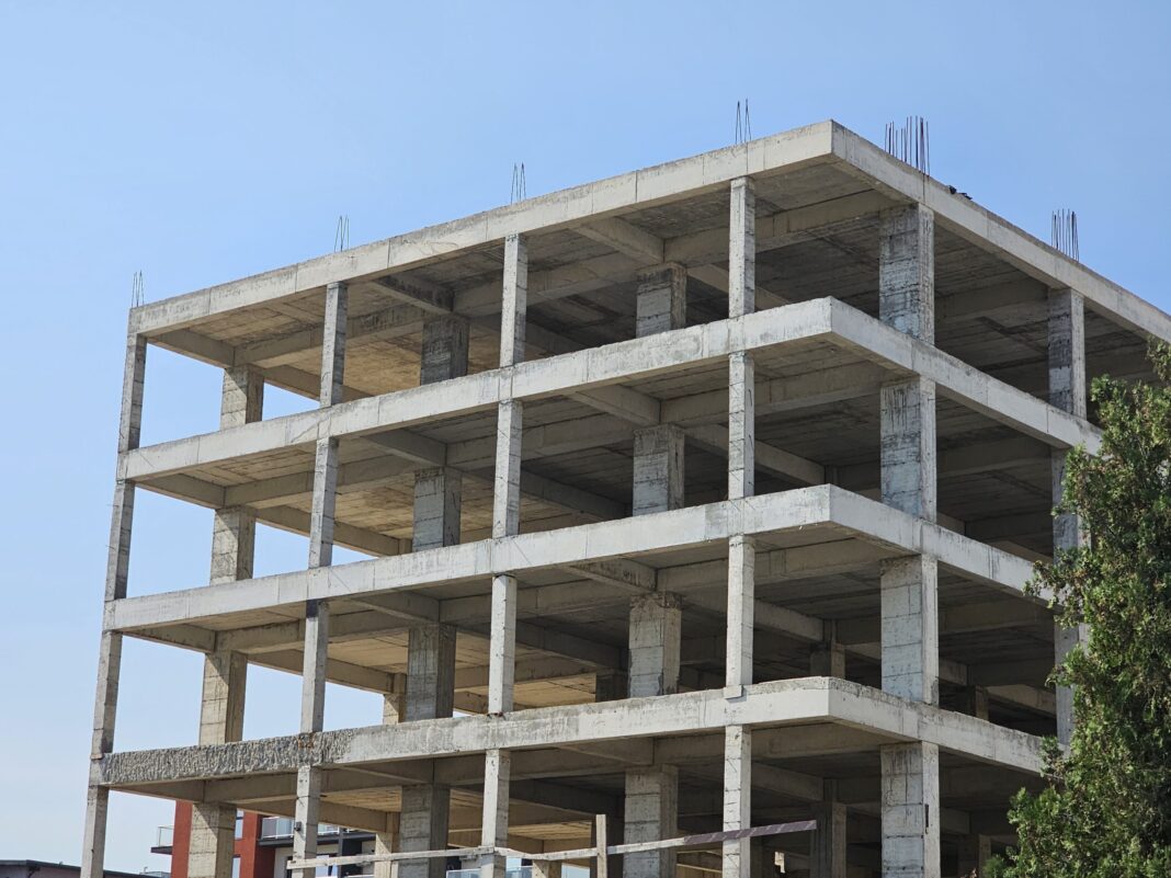 Dezvoltator imobiliar din Iași, arestat pentru înșelăciune