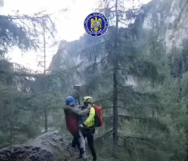 Intervenții Salvamont în Bucegi: Turist Accidentat și Turistă Epuizată