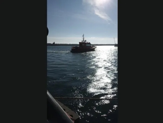Opt Persoane Dispărute după Incendiu pe Marea Neagră