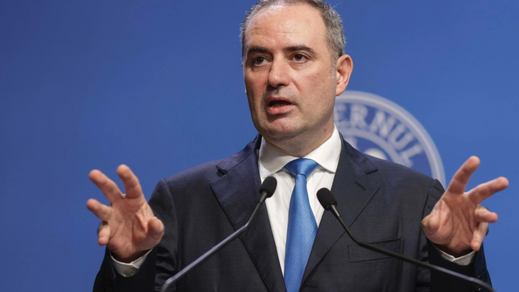 România Menține Ratingul S&P, Avertisment pentru Deficit