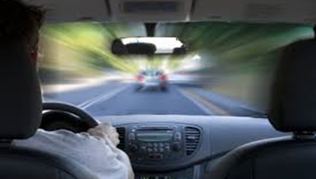 Tânăr de 23 de ani, prins drogat la volan în Brașov
