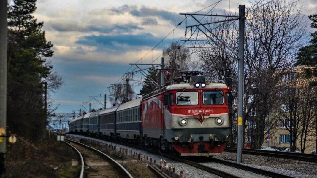 Tren internațional întârziat 10 ore între Brașov și Sighișoara